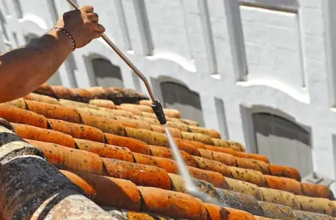 Nettoyage de toitures - Le Menoux